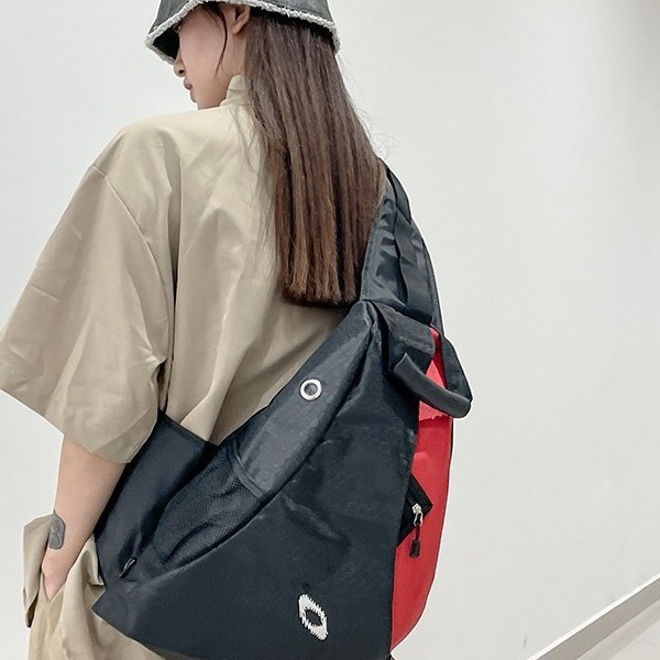 Uniszex kültéri crossbody táska, Oxford anyag, kapacitás 20–35 L, kompatibil 14 hüvelykes laptophoz
