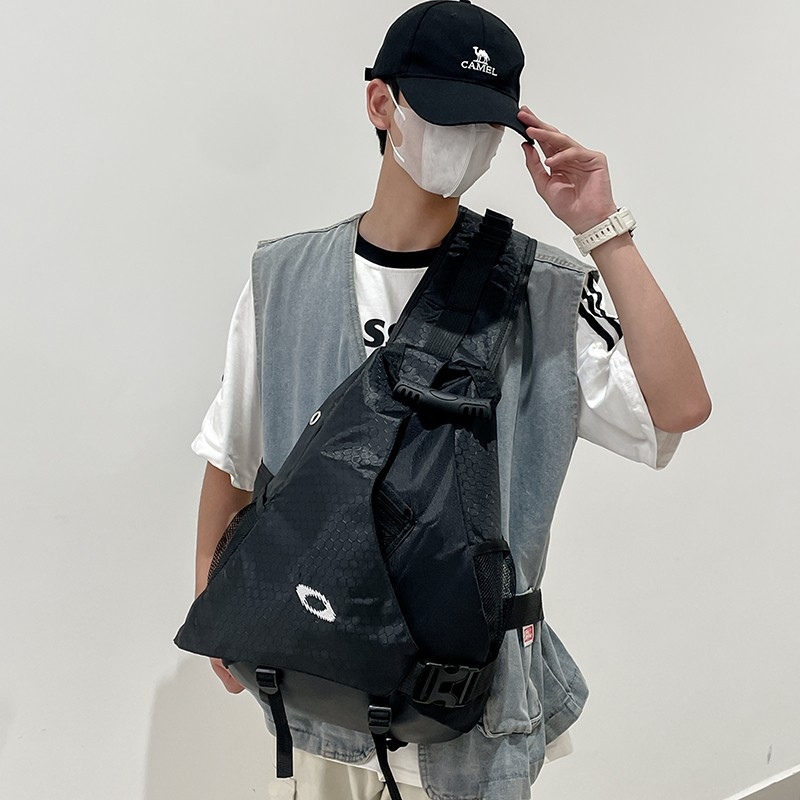 Uniszex kültéri crossbody táska, Oxford anyag, kapacitás 20–35 L, kompatibil 14 hüvelykes laptophoz