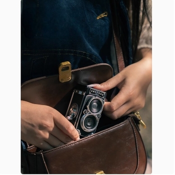 Ψηφιακή κάμερα με προσομοίωση σχεδίασης διπλού καθρέπτη M1, ρετρό σχεδίαση και αισθητήρας CCD.