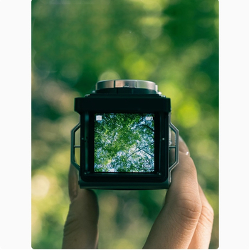 Ψηφιακή κάμερα με προσομοίωση σχεδίασης διπλού καθρέπτη M1, ρετρό σχεδίαση και αισθητήρας CCD.