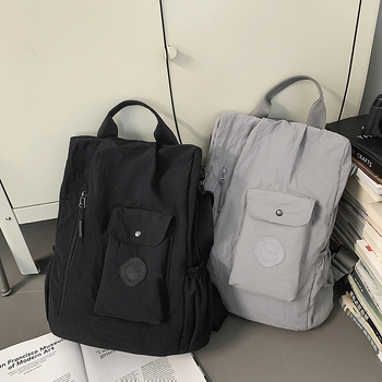 Uniszex nylon válltáska mindennapi használatra, 20–35 L kapacitás, szabadidős utazási stílus, poliészter bélés, görbült vállpánt