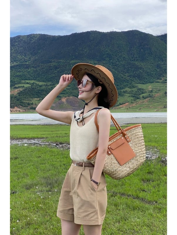 Плажна Tote чанта, памучно-ленен материал, хоризонтално правоъгълна форма, цип за затваряне, джоб за лаптоп, три презрамки