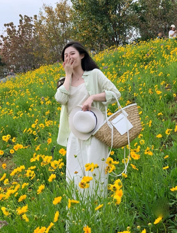 Плажна Tote чанта, памучно-ленен материал, хоризонтално правоъгълна форма, цип за затваряне, джоб за лаптоп, три презрамки