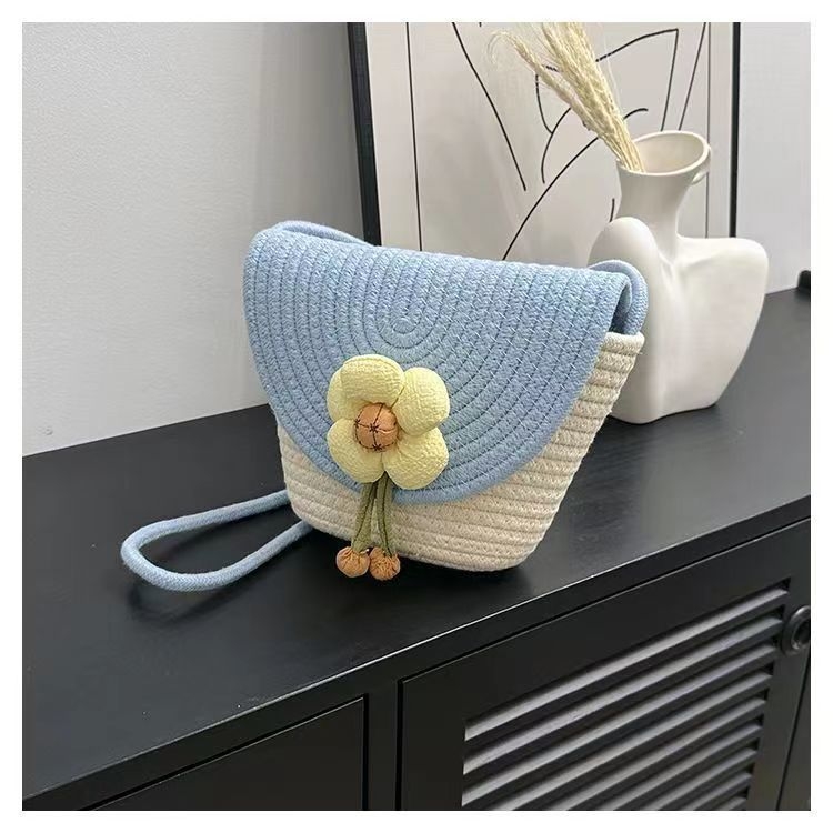Slamnata pletena torba za žene — casual stil, pamuk, cvjetni detalj, nosenje na ramenu ili crossbody, proljeće 2025