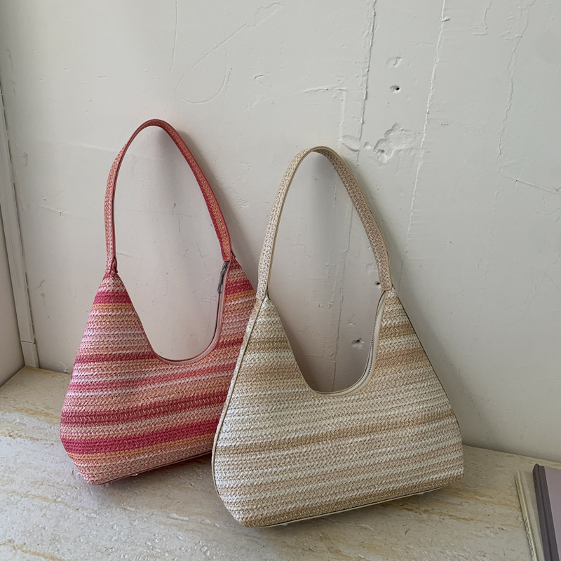 Ženska torbica u obliku kanta, sofisticiran stil za zrelu ženu, zatvaranje na zip, podstava od poliestera, proljeće 2025 izlazak