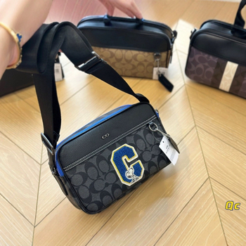 Muška torba preko ramena crossbody, urbanistički minimalistički stil, materijal mikrovlaknasta sintetička koža, podstava poliester, uzorak slovima