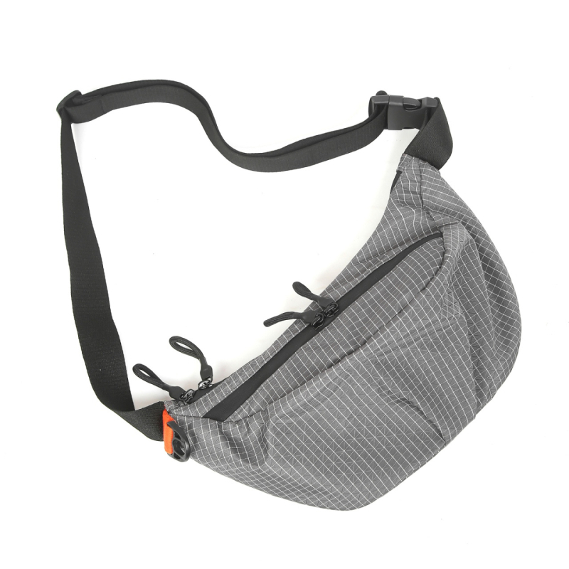 Geantă crossbody din Nylon pentru călătorii de agrement cu buzunar pentru telefon (Material: Nylon; Captușă: Nylon; Închidere: fermoar; Textură moale; Lansare: toamna 2025)