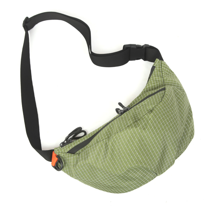 Geantă crossbody din Nylon pentru călătorii de agrement cu buzunar pentru telefon (Material: Nylon; Captușă: Nylon; Închidere: fermoar; Textură moale; Lansare: toamna 2025)