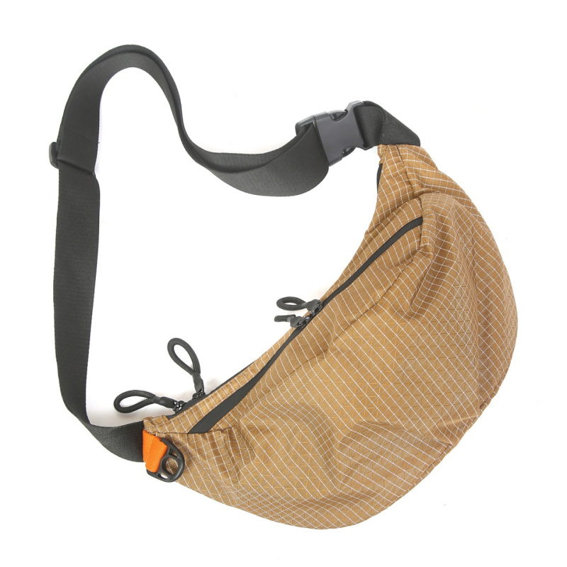 Geantă crossbody din Nylon pentru călătorii de agrement cu buzunar pentru telefon (Material: Nylon; Captușă: Nylon; Închidere: fermoar; Textură moale; Lansare: toamna 2025)