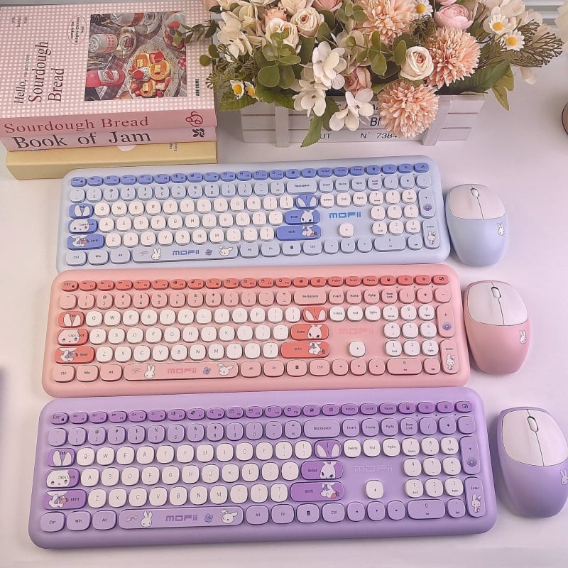 Безжичен комплект клавиатура и мишка, USB интерфейси на клавиатурата и на мишката, тиха работа, подходящ за настолен компютър и лаптоп