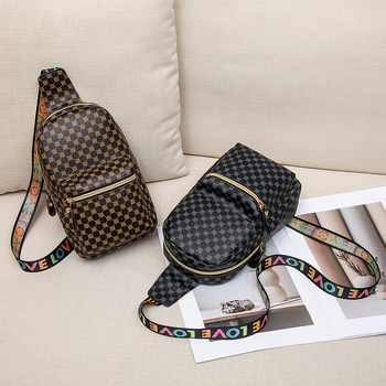 Geantă de umăr pentru femei din PU, imprimeu, design exterior tridimensional, închidere cu fermoar, vară 2024, buzunare interioare pentru telefon și card de identitate