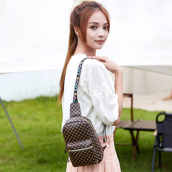 Geantă de umăr pentru femei din PU, imprimeu, design exterior tridimensional, închidere cu fermoar, vară 2024, buzunare interioare pentru telefon și card de identitate