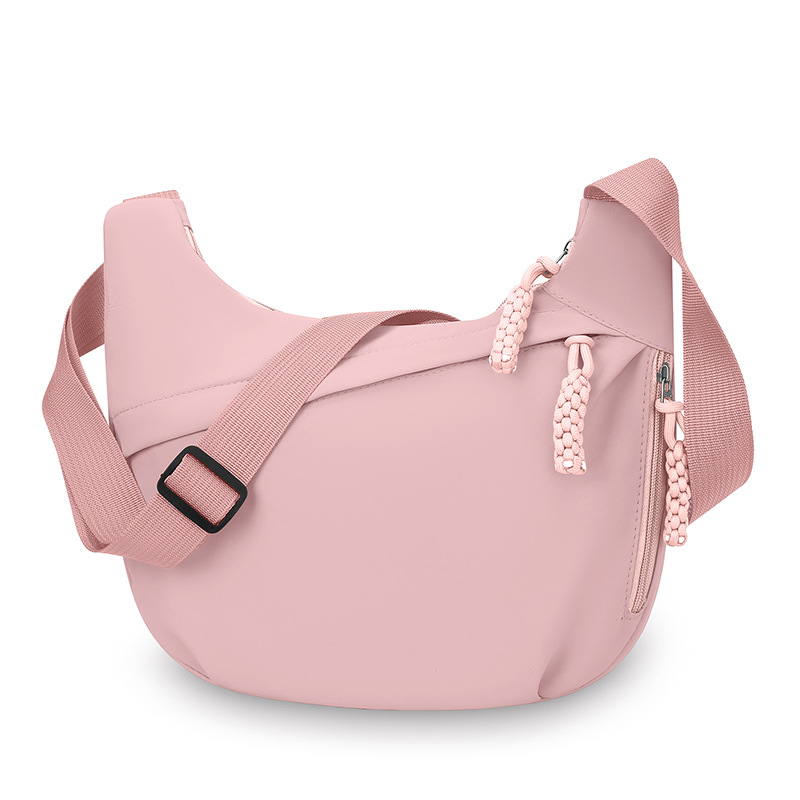 Nylon keresztpántos táska, dumpling alakú, zip nyitás, poliészter bélés, laminált belső zseb