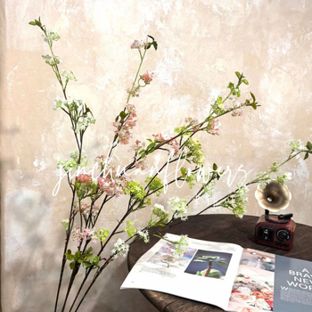 Τεχνημένα μεταξωτά άνθη σε κλαδάκι ιτιάς — διακόσμηση γάμου, φωτογράφηση και οικιακή διακόσμηση