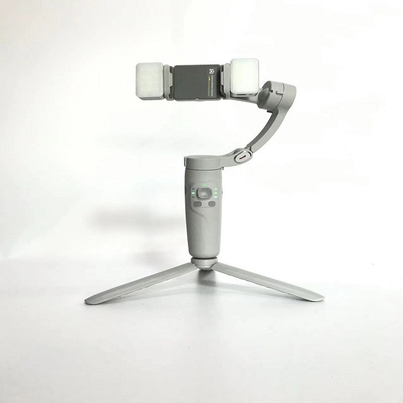 Stabilizator gimbal pentru telefon cu lumină de fill magnetic pentru live streaming și filmare, orientare verticală, putere <10W, tensiune 3,7V, trei temperaturi ale culorii