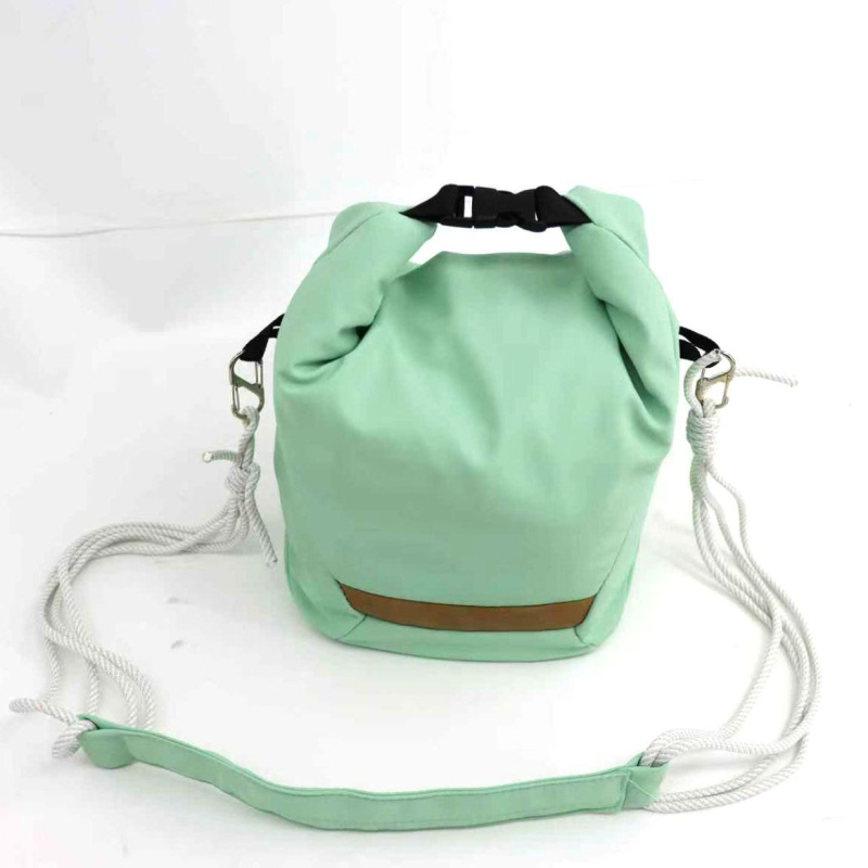 Crossbody torba za kameru, ultra lagana, proširiva zapremina, poliester materijal, za DSLR i bez ogledala kamere, unisex, gradski minimalistički stil