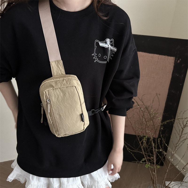 Ženska crossbody torba u urbanom jednostavnom stilu — kompaktan dizajn; materijal: specijalni materijal; otvaranje: zatvarač; unutarnja pretinica za mobitel; vanjski tip torbe: trodimenzionalna torba; sezona: ljeto 2025