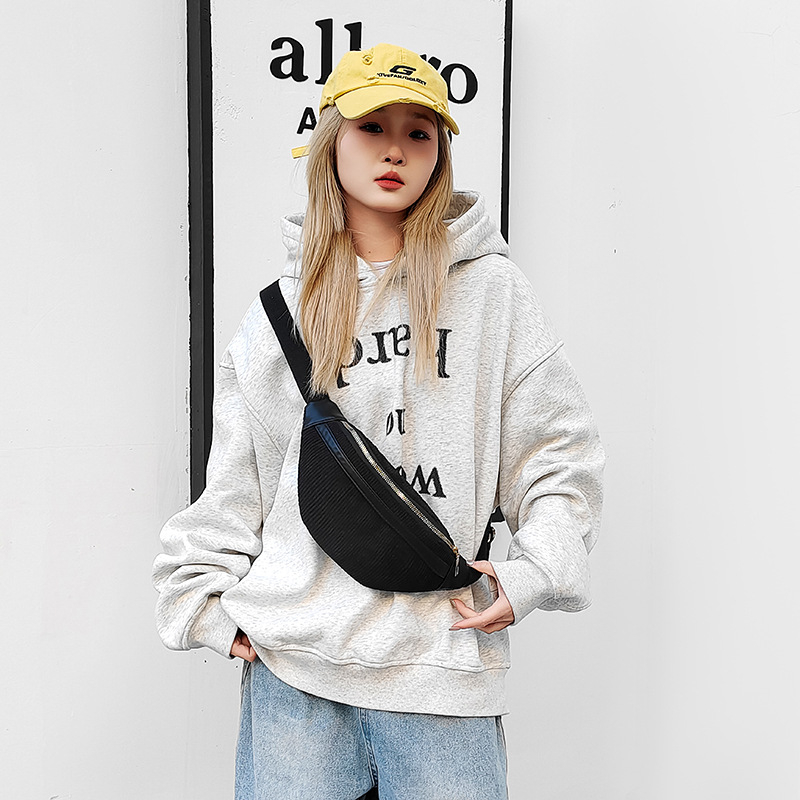 Korean-style Corduroy keresztbody táska - utcai stílus, cipzáras záródás, belső cipzáros zseb, belső patch zseb, poliészter bélés