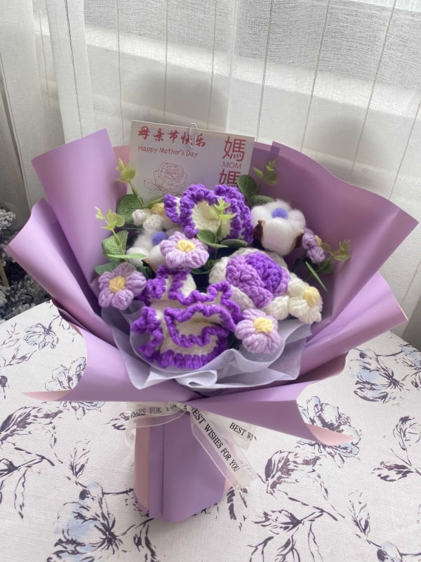 Pletena buket karanfila i vječnih cvjetova – ručno izrađeni dar za Majčin dan