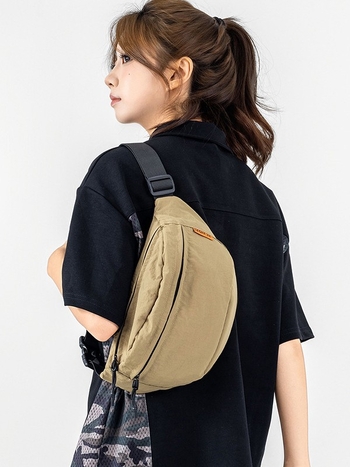 Studentska crossbody torba, urban minimalistički stil, Oxford tkanina, poliester podstava, velika kapaciteta, unutarnji džep za telefon i laminirani džep sa zatvaračem