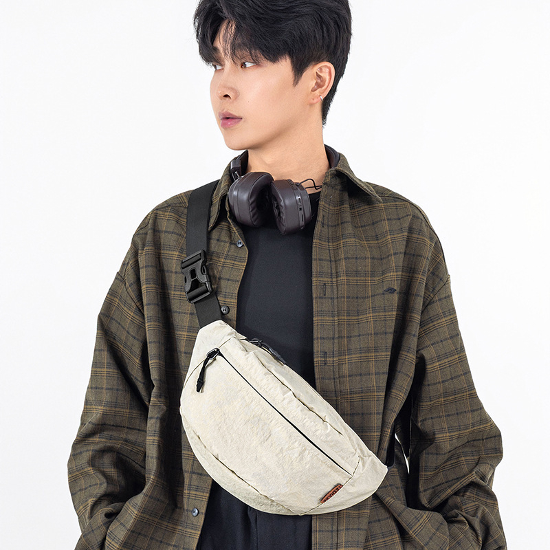 Studentska crossbody torba, urban minimalistički stil, Oxford tkanina, poliester podstava, velika kapaciteta, unutarnji džep za telefon i laminirani džep sa zatvaračem