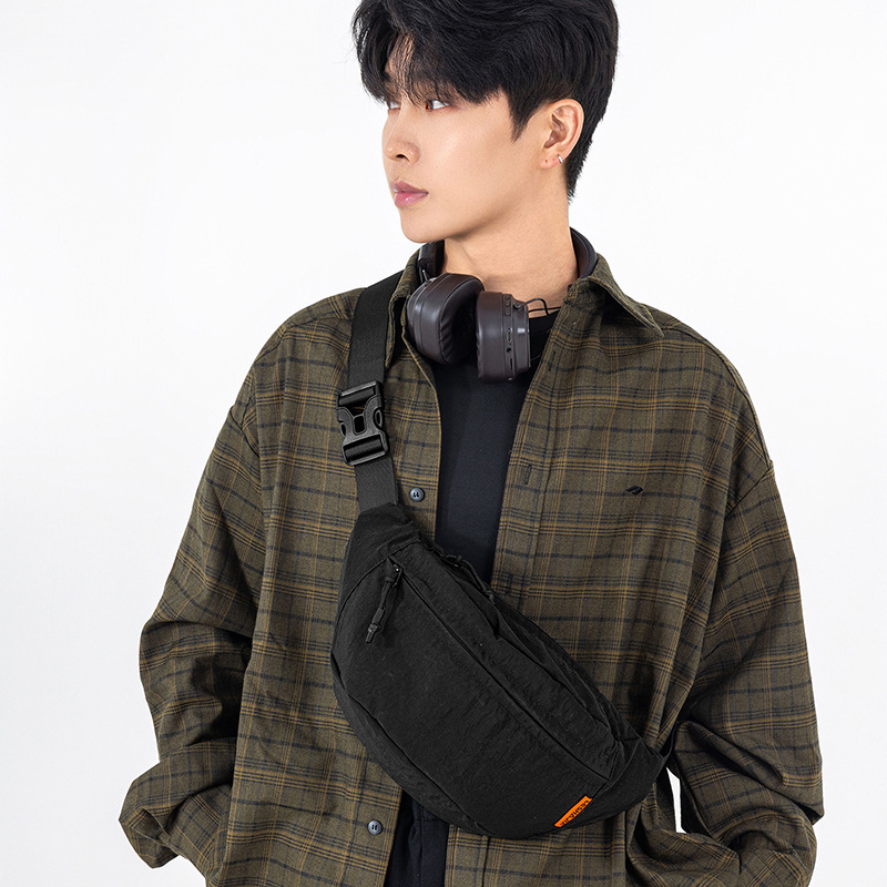 Studentska crossbody torba, urban minimalistički stil, Oxford tkanina, poliester podstava, velika kapaciteta, unutarnji džep za telefon i laminirani džep sa zatvaračem