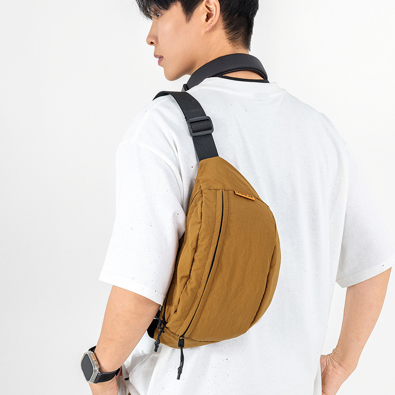 Studentska crossbody torba, urban minimalistički stil, Oxford tkanina, poliester podstava, velika kapaciteta, unutarnji džep za telefon i laminirani džep sa zatvaračem