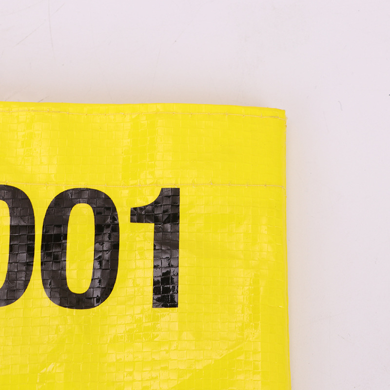 Ručna tkana torba s logotipom i laminiranim PP, debela plastična torba u obliku čamca s uzorkom zmije za skladištenje i pakiranje odjeće, mogućnost prilagodbe debljine