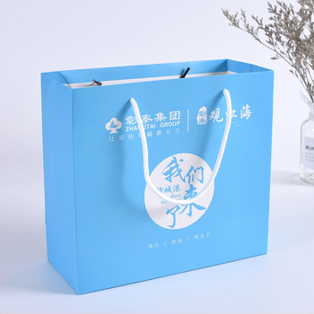 Kraft papīra dāvanu soma ar logotipa druku — ofsetdruka, rokassomas forma