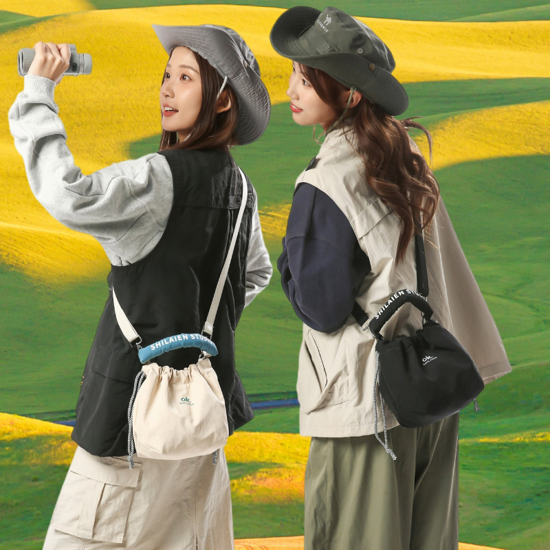 Torba za kamere za mirrorless i DSLR – vanjski dio od najlona, podstava od poliestera, velika zapremina, zakrivljeni ramenski pojas, unisex