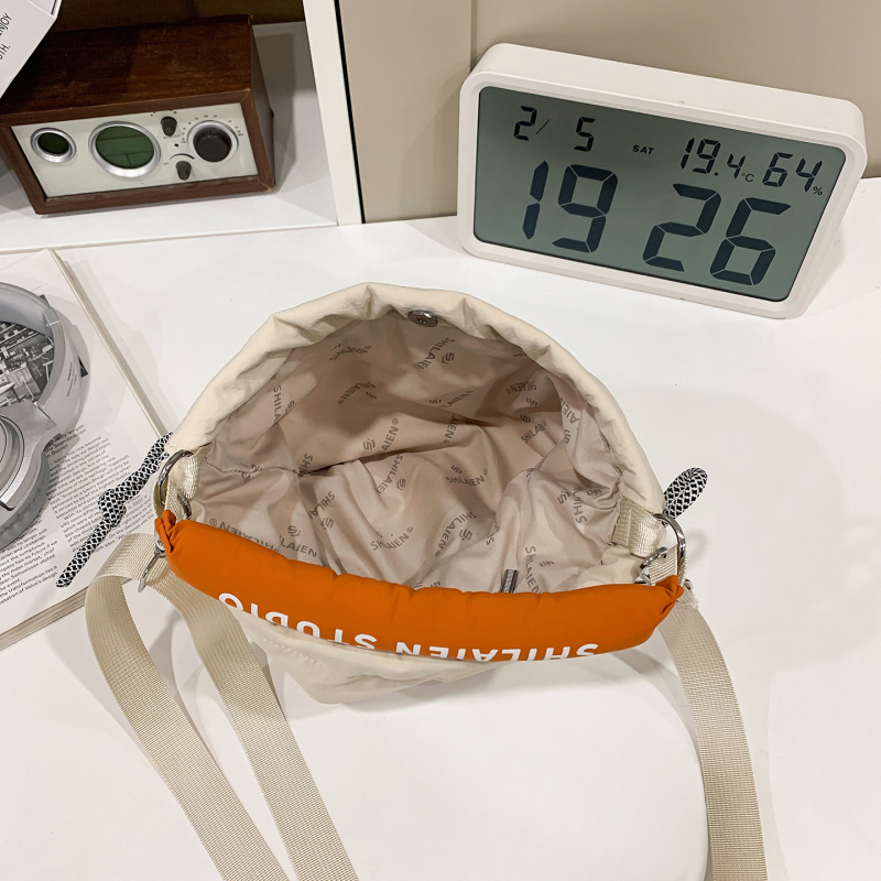 Torba za kamere za mirrorless i DSLR – vanjski dio od najlona, podstava od poliestera, velika zapremina, zakrivljeni ramenski pojas, unisex