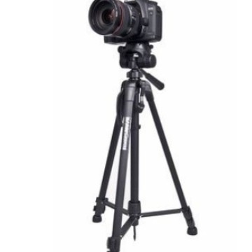 Weifeng WT3520 Ľahký hliníkový tripod pre digitálne a bez zrkadlovky kamery, 3 sekcie, nosnosť 3 kg, výška 1400 mm, 3D pan-tilt hlava