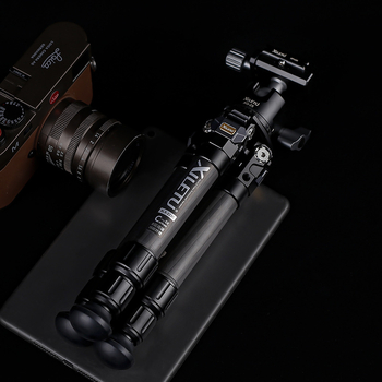 Karbonový statív s guľovou hlavou, 3 sekcie, rýchloupínacia doska, hmotnosť 672 g