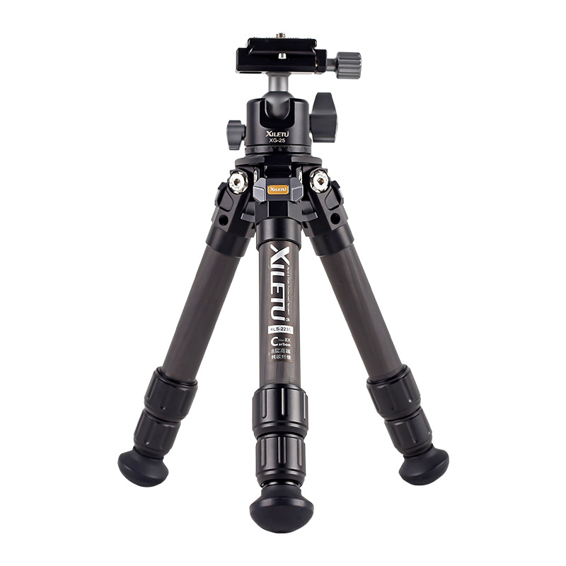 Karbonový statív s guľovou hlavou, 3 sekcie, rýchloupínacia doska, hmotnosť 672 g