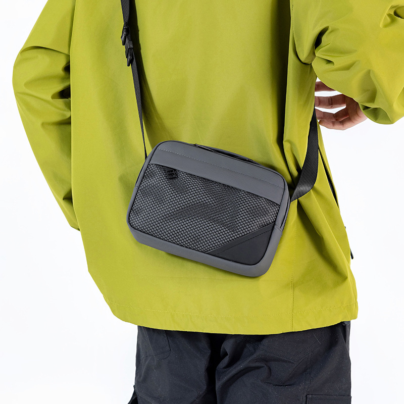 Muška crossbody torba s pretincima za kameru i putovnicu, višenamjenska torba za vanjske aktivnosti, velika kapaciteta (Materijal: otporan na ogrebotine; Podstava: Oxford; Funkcija: otporna na habanje; Pogodno za svakodnevnu uporabu)