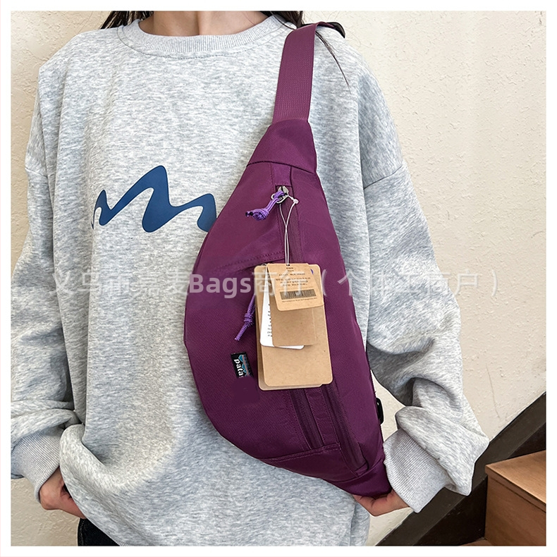 Geantă crossbody din nylon, în formă de dumpling, stil street, închidere cu fermoar, material moale, buzunar interior cu fermoar și buzunar pentru telefon