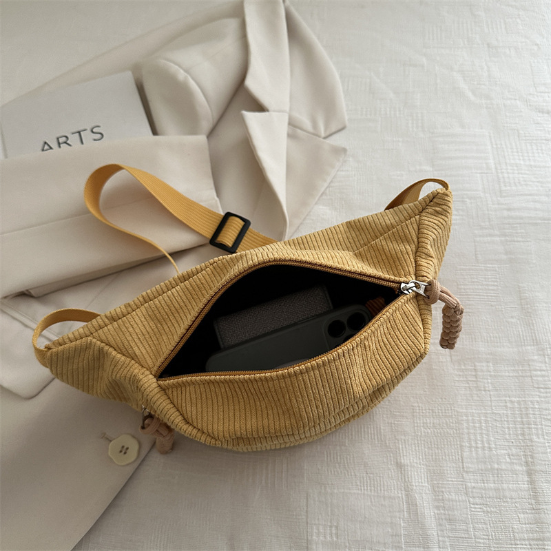 Geantă crossbody pentru femei, stil urban minimalist, material special, colecție de iarnă 2025, fermoar, buzunare interne pentru telefon și documente