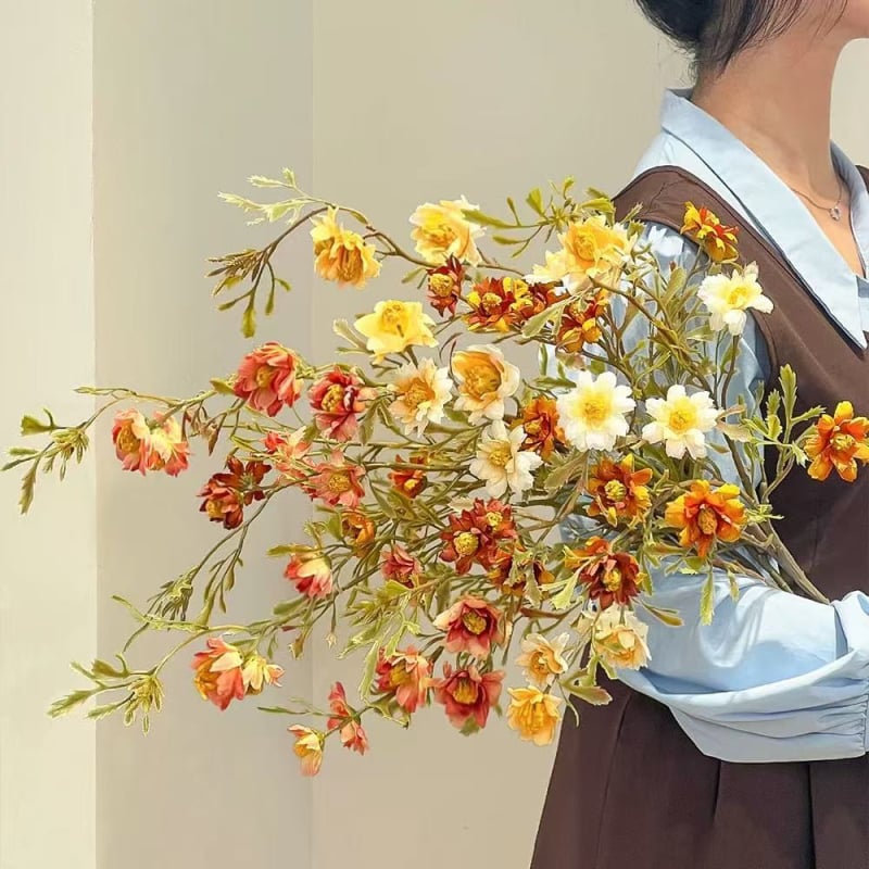 Cvjetni buket od umjetnih svilenih cvjetova - margarete, u stilu ulja za kućnu dekoraciju; izrada: oblikovanje, flokiranje, reljef; sorta: margareta; namijenjeno za vjenčanja, fotografije na otvorenom, kućnu dekoraciju