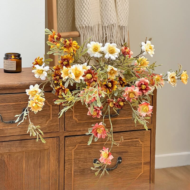 Cvjetni buket od umjetnih svilenih cvjetova - margarete, u stilu ulja za kućnu dekoraciju; izrada: oblikovanje, flokiranje, reljef; sorta: margareta; namijenjeno za vjenčanja, fotografije na otvorenom, kućnu dekoraciju