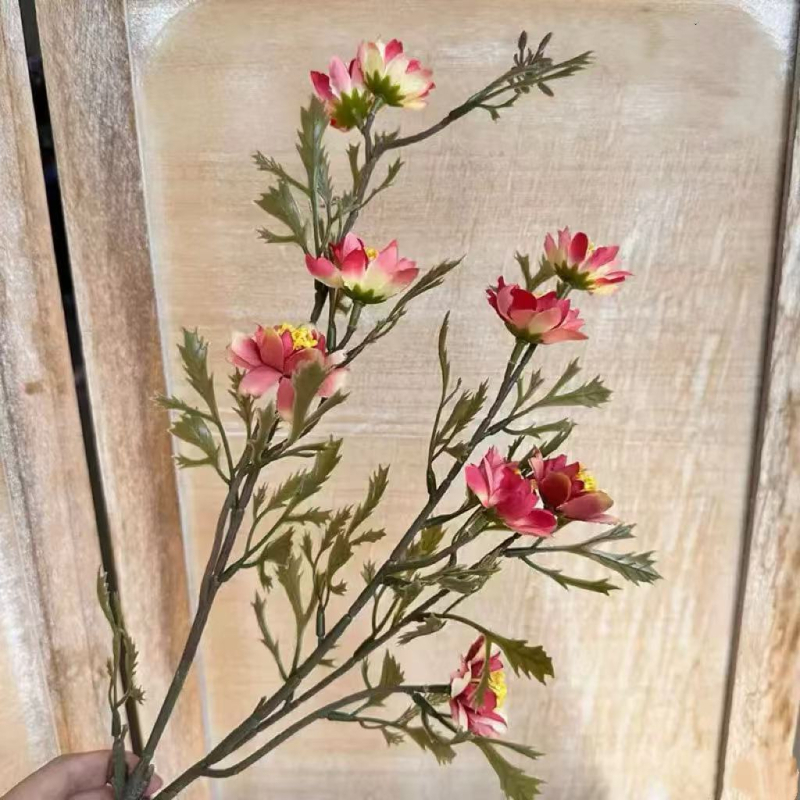 Cvjetni buket od umjetnih svilenih cvjetova - margarete, u stilu ulja za kućnu dekoraciju; izrada: oblikovanje, flokiranje, reljef; sorta: margareta; namijenjeno za vjenčanja, fotografije na otvorenom, kućnu dekoraciju