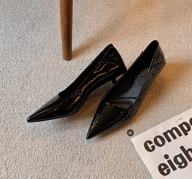 Pantofi dama cu toc înalt, vârf ascuțit, toc subțire 6–8 cm, partea superioară Ultra-fiber, închidere cu cataramă pe curea