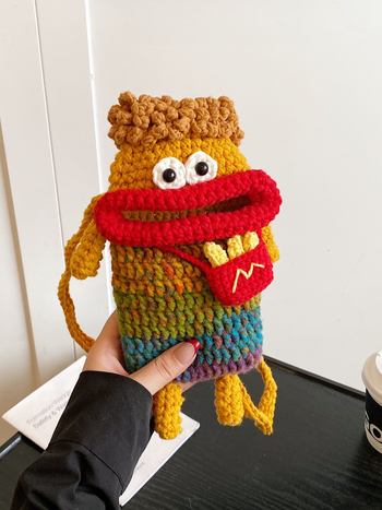 Geantă de telefon croșetată din lână, formă pătrat vertical, căptușeală din bumbac, bretea simplă, buzunar intern pentru telefon