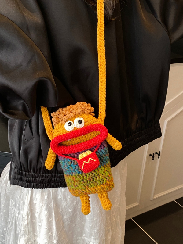 Geantă de telefon croșetată din lână, formă pătrat vertical, căptușeală din bumbac, bretea simplă, buzunar intern pentru telefon