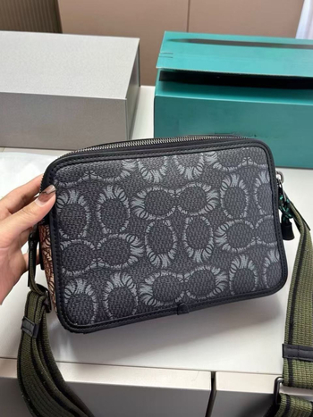 Férfi crossbody válltáska - Szabadidős utazási stílus, PVC anyag, betűs mintázat, poliészter bélés, 2023 nyár