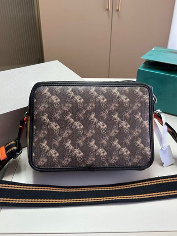 Férfi crossbody válltáska - Szabadidős utazási stílus, PVC anyag, betűs mintázat, poliészter bélés, 2023 nyár