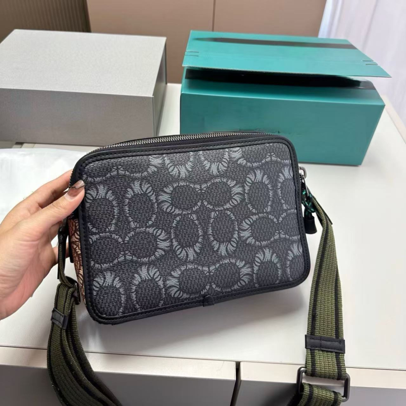Férfi crossbody válltáska - Szabadidős utazási stílus, PVC anyag, betűs mintázat, poliészter bélés, 2023 nyár