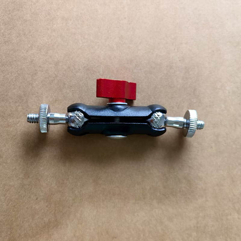 Univerzális alumínium ötvözetű akciókamera tartó, rögzített alapzattal; tömeg 90,5 g; logó nyomtatás elérhető.