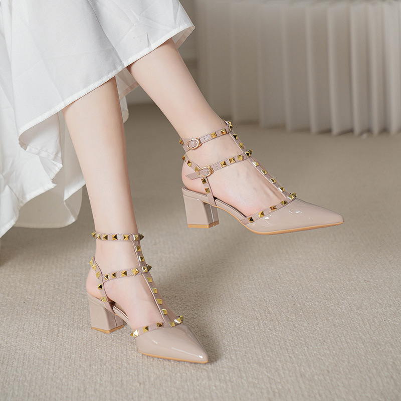 Taomeilu pantofi romani cu cataramă, vârf ascuțit, glezna joasă, toc mediu 3–6 cm, talpă din cauciuc, brană din piele naturală