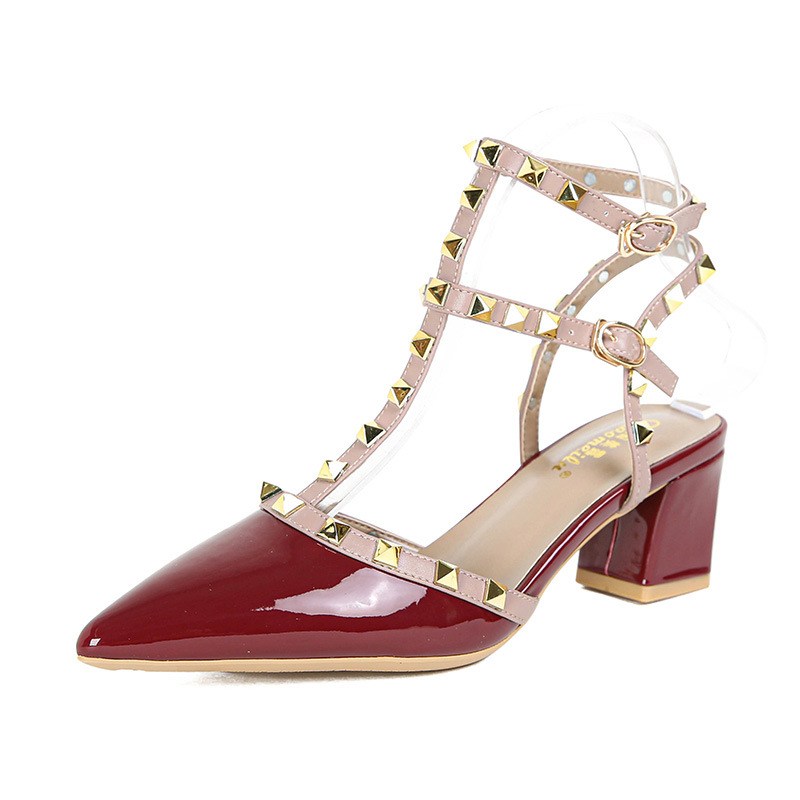 Taomeilu pantofi romani cu cataramă, vârf ascuțit, glezna joasă, toc mediu 3–6 cm, talpă din cauciuc, brană din piele naturală