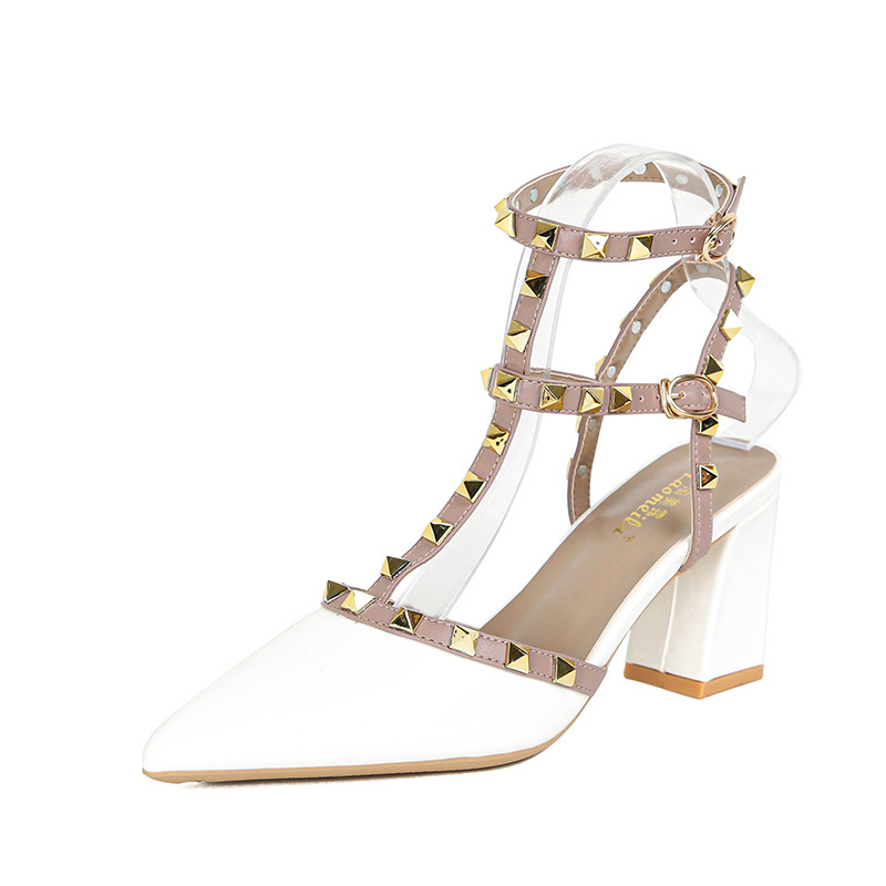 Taomeilu pantofi romani cu cataramă, vârf ascuțit, glezna joasă, toc mediu 3–6 cm, talpă din cauciuc, brană din piele naturală